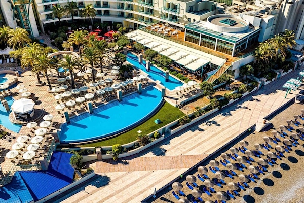 Indoor pool, seasonal outdoor pool, free cabanas, pool umbrellas