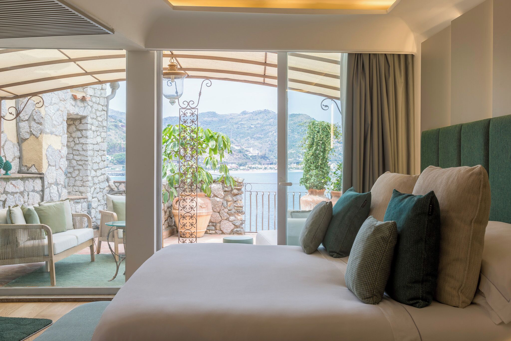 1 bedroom, premium bedding, minibar, in-room safe