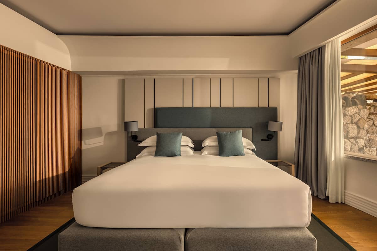 Premium bedding, minibar, in-room safe, desk