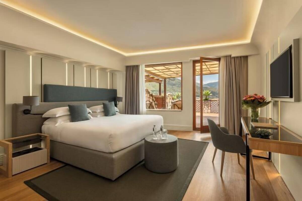 Premium bedding, minibar, in-room safe, desk