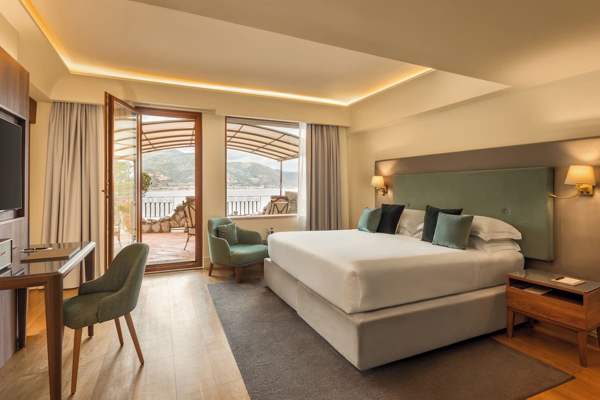 1 bedroom, premium bedding, minibar, in-room safe