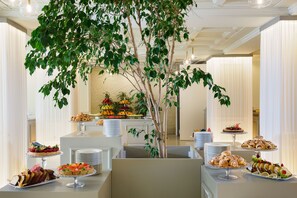 Daily buffet breakfast (EUR 40 per person)