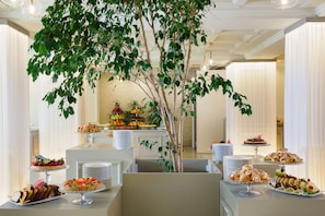 Buffet déjeuner (40 EUR par personne)