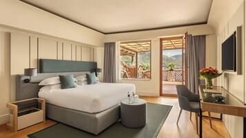 Hochwertige Bettwaren, Minibar, Zimmersafe, individuell dekoriert