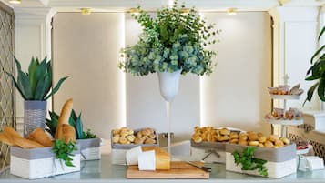Tägliches Frühstücksbuffet gegen Gebühr
