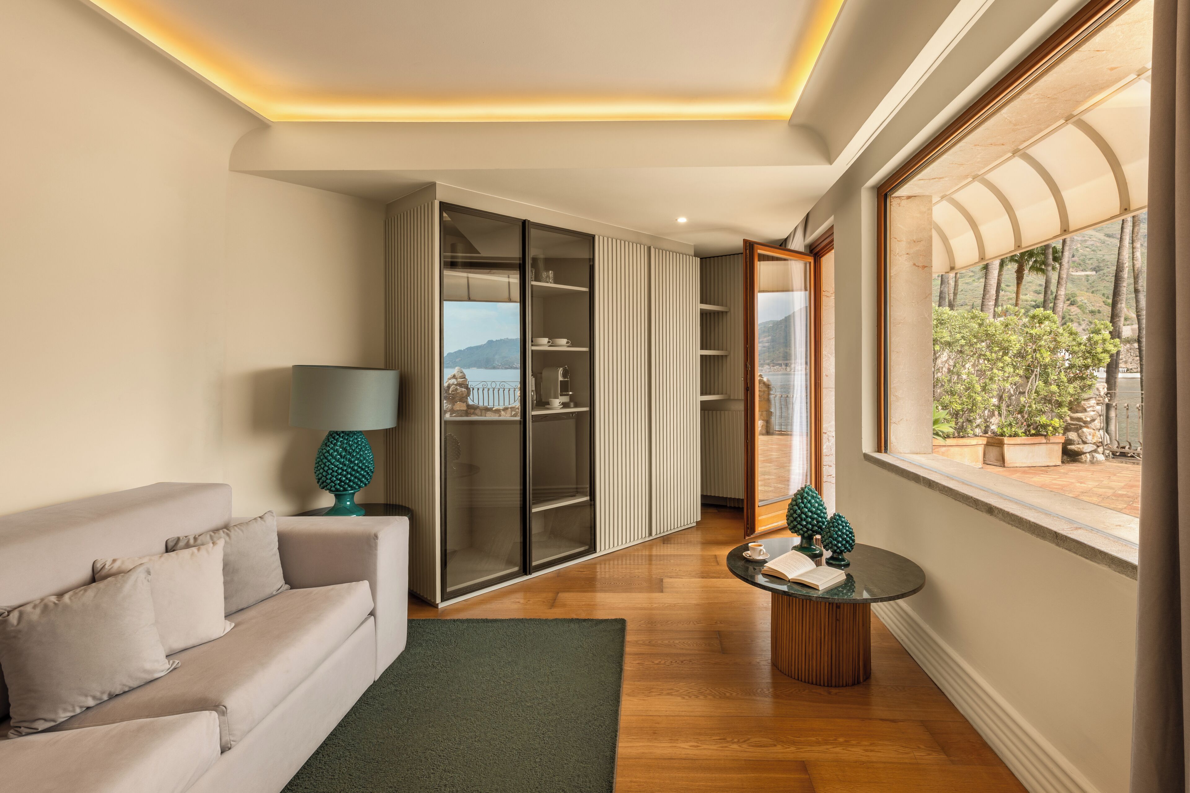 executive suite | living area | 32-inch flat-screen tv with digital channels, tv, pay films