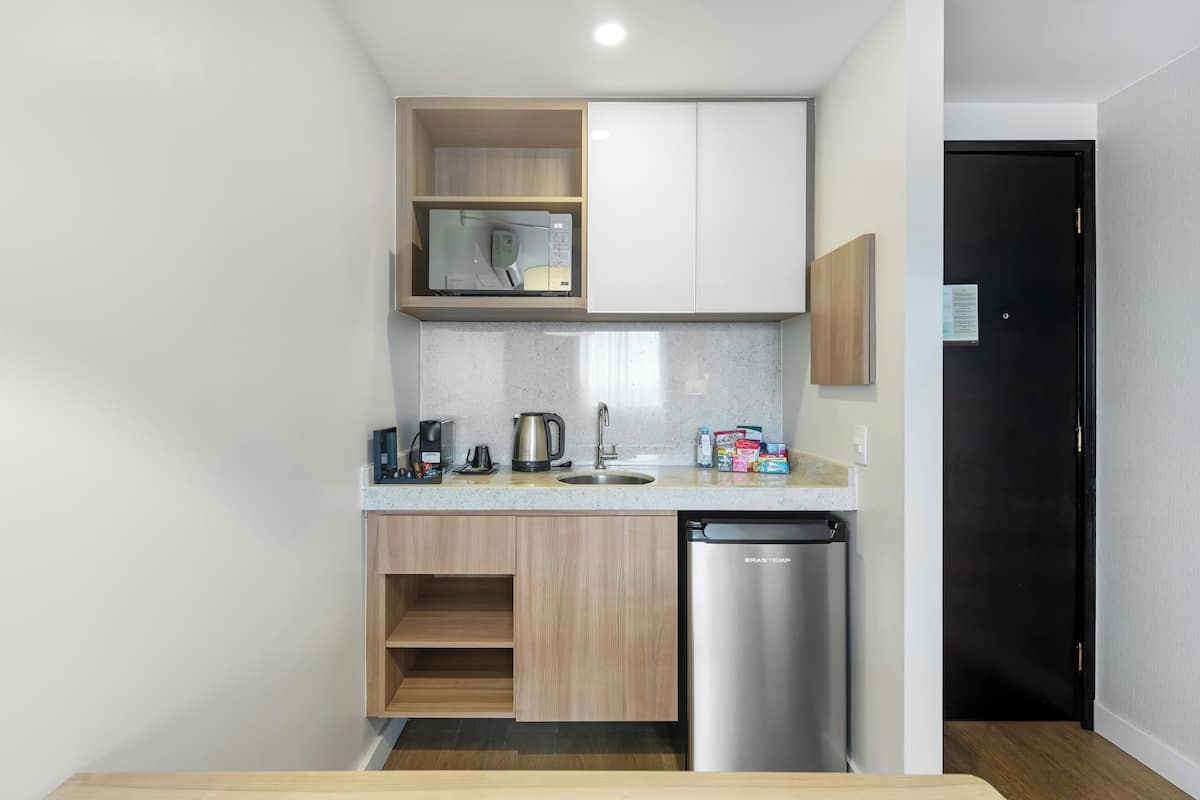 microwave, electric kettle