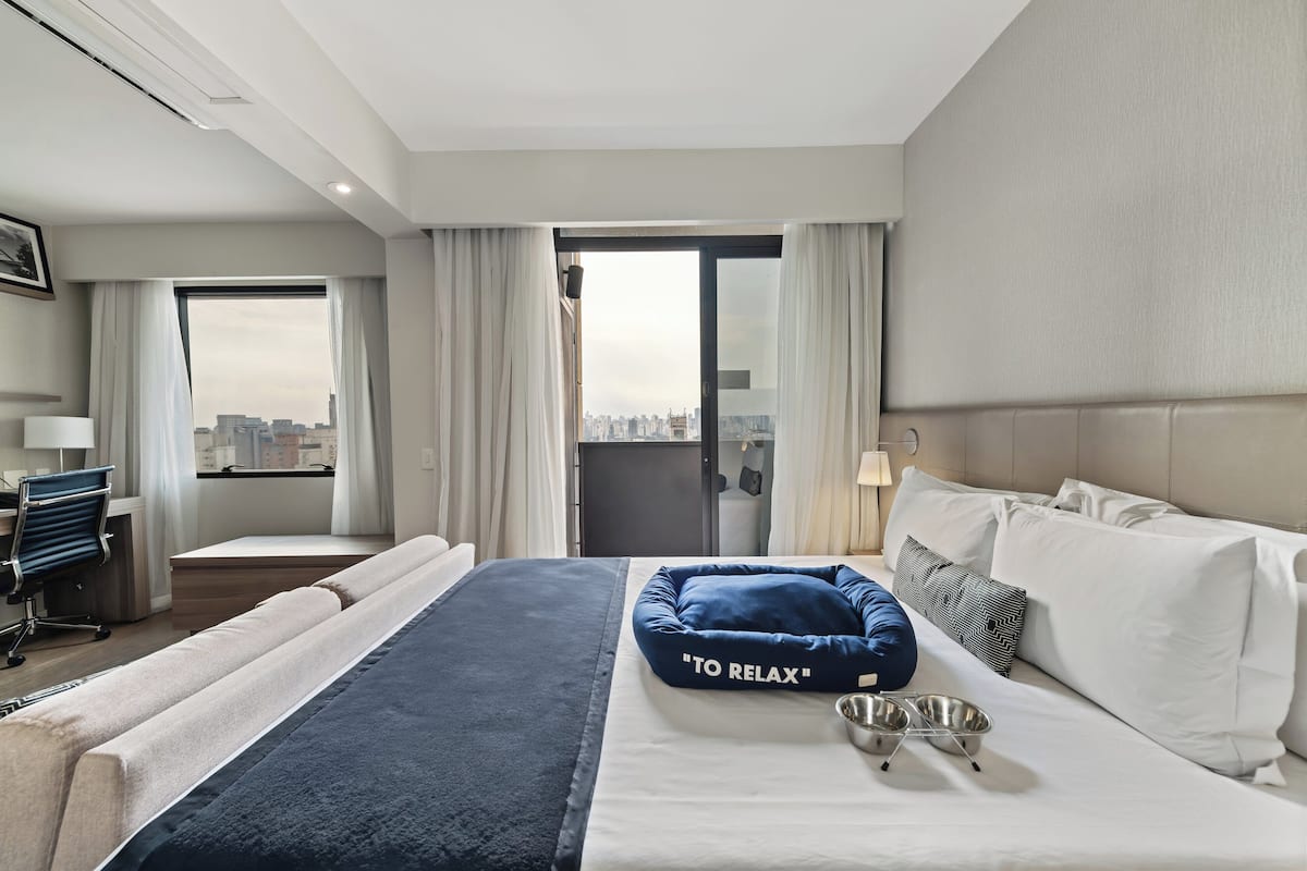 Studiosvit - 1 queensize-säng - kök (Pet Friendly) | 1 sovrum, minibar, värdeförvaringsskåp på rummet och skrivbord
