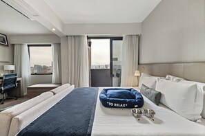 Studio Suite, 1 Tempat Tidur Queen, dapur (Pet Friendly) | Minibar, brankas, meja kerja, dan ruang kerja ramah laptop