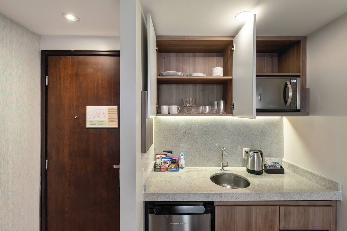 microwave, electric kettle