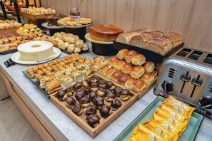 Sudah termasuk sarapan prasmanan setiap hari