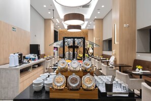 Café da manhã, almoço e jantar
