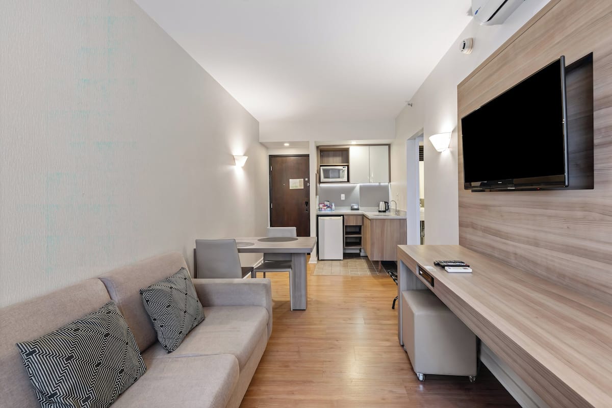 1 sovrum, minibar, värdeförvaringsskåp på rummet och skrivbord