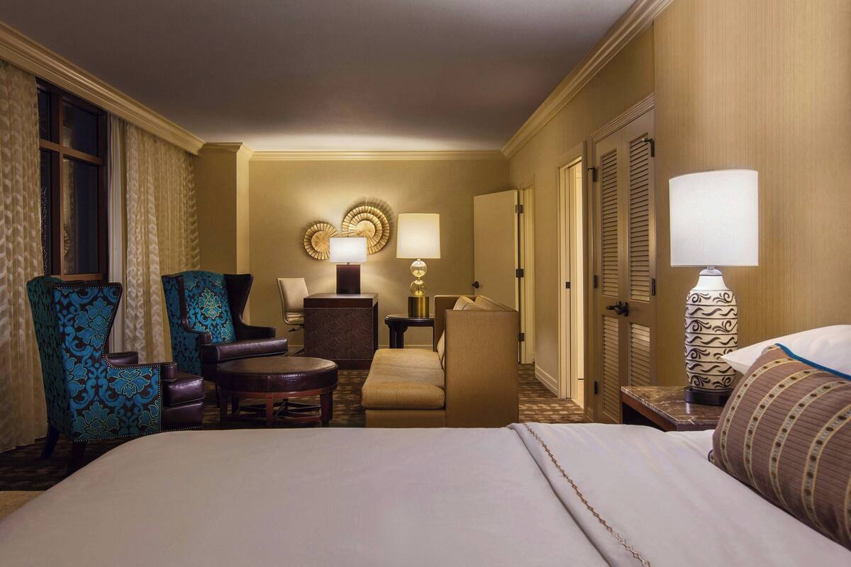 family suite, 1 queen bed, non smoking | hypo-allergenic bedding, in-room safe, desk, laptop workspace