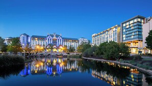 A hotel with a reflective pond, modern architecture, and a bridge. - Gaylord Texan Resort & Convention Center (Grapevine)