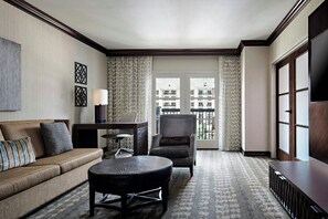 Hypo-allergenic bedding, in-room safe, desk, laptop workspace - Gaylord Texan Resort & Convention Center (Grapevine)