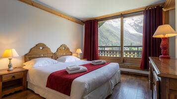 Suite, 3 Bedrooms | In-room safe, blackout drapes, soundproofing, free cribs/infant beds