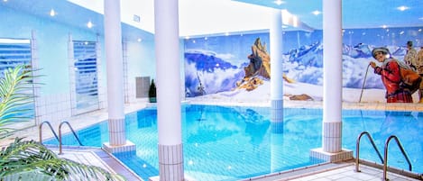 Piscine intérieure, accÚs possible de 9 h à 21 h, cabanas gratuites
