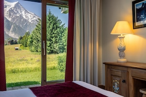 Suite, 1 Bedroom | In-room safe, blackout drapes, soundproofing, free cribs/infant beds