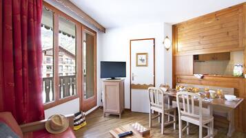 Apartment | 1 bedroom, soundproofing, cribs/infant beds, bed sheets