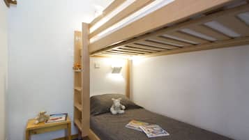 Apartment, 1 Bedroom | 1 bedroom, soundproofing, cribs/infant beds, bed sheets