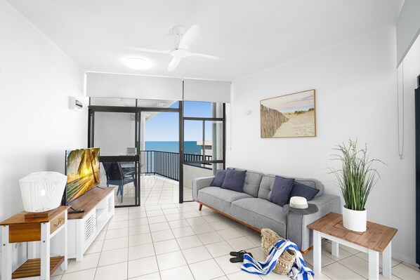 Classic Ocean View Studio | Living area