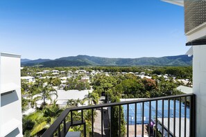Classic Ocean View Studio | Terrace/patio