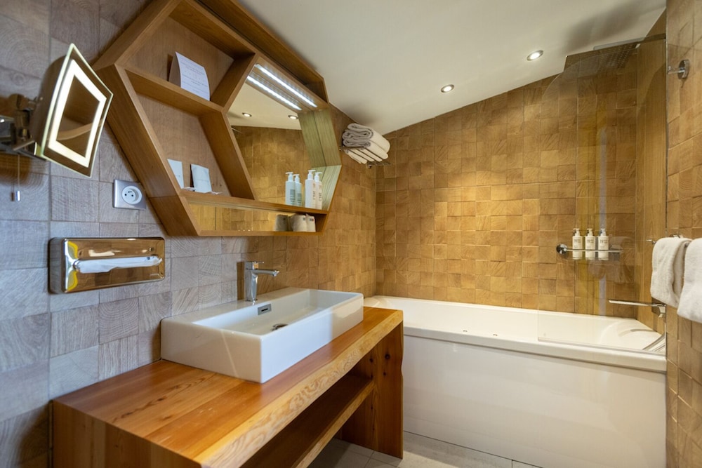 Royal Ours Blanc Hôtel & Restaurant by null