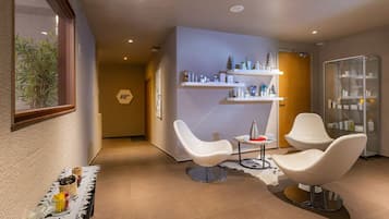 Salas de tratamientos para parejas, sauna, bañera de hidromasaje