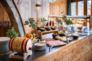 Petit déjeuner continental servi tous les jours en supplément