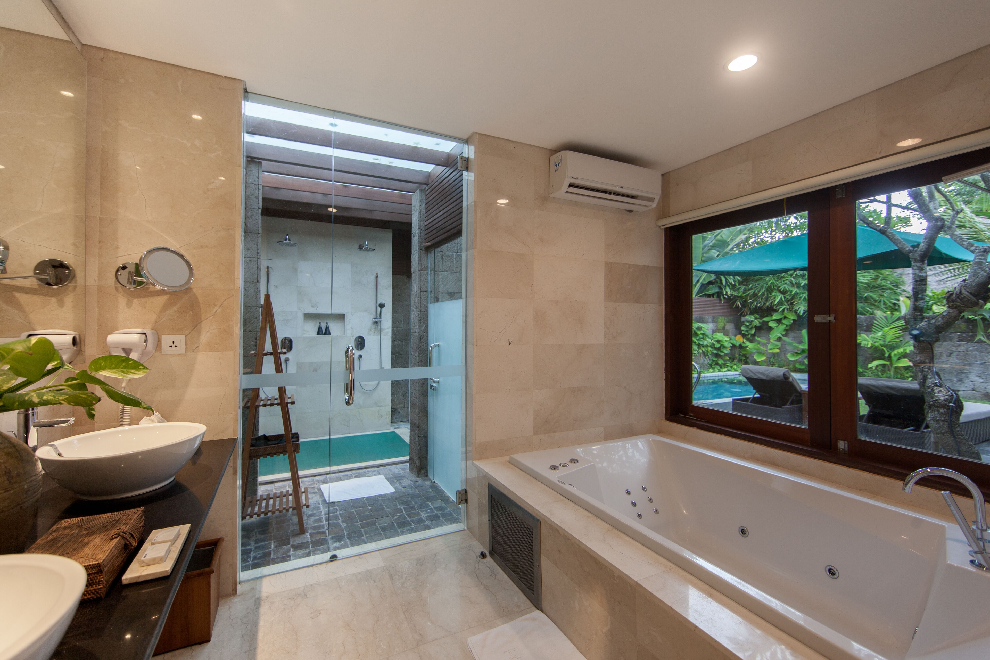 Foto - Legian Beach Hotel