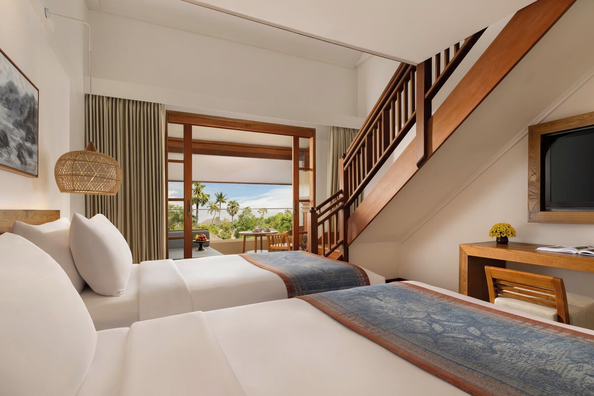 Deluxe Family Room | 1 bedroom, in-room safe, desk, blackout drapes