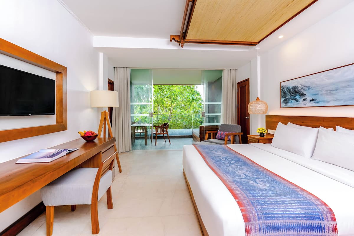 Deluxe Legian Room | 1 bedroom, in-room safe, desk, blackout drapes