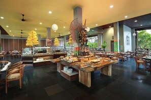 Desayuno buffet todos los días (con cargo) 