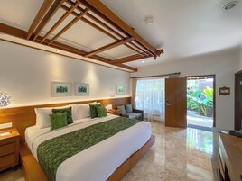1 habitación, caja de seguridad en la habitación y escritorio 