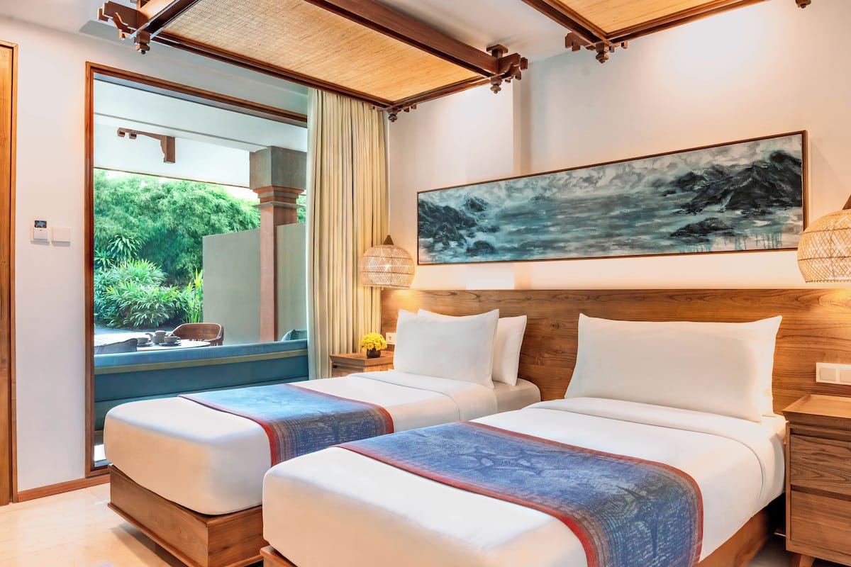 Superior Family Room | 1 bedroom, in-room safe, desk, blackout drapes
