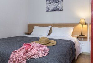 Soundproofing, cots/infant beds, WiFi, bed sheets