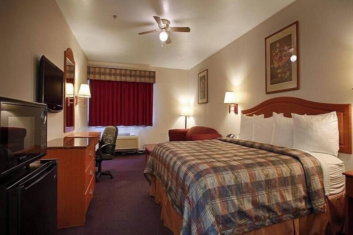 Caja de seguridad en la habitación y escritorio