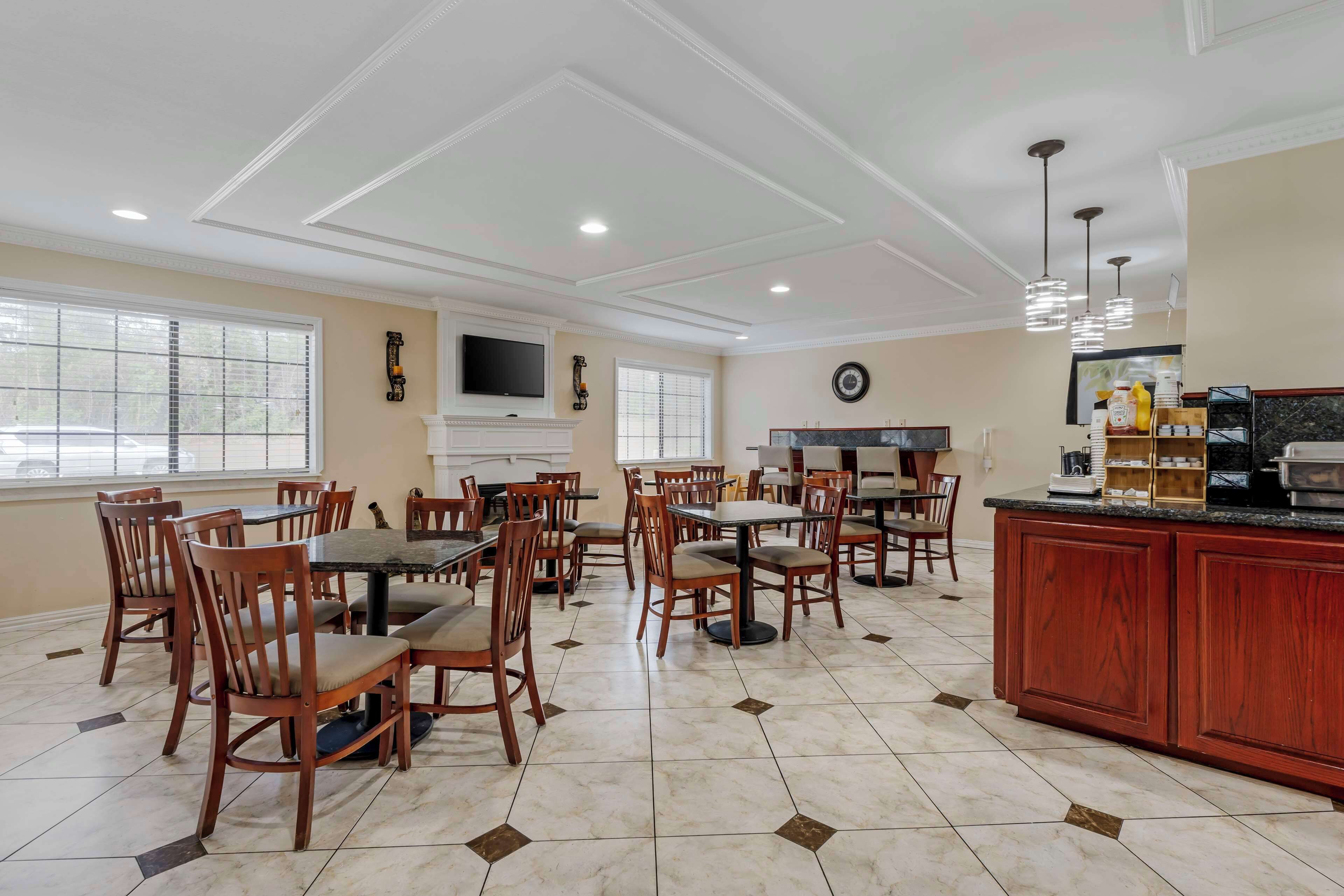 free daily full breakfast