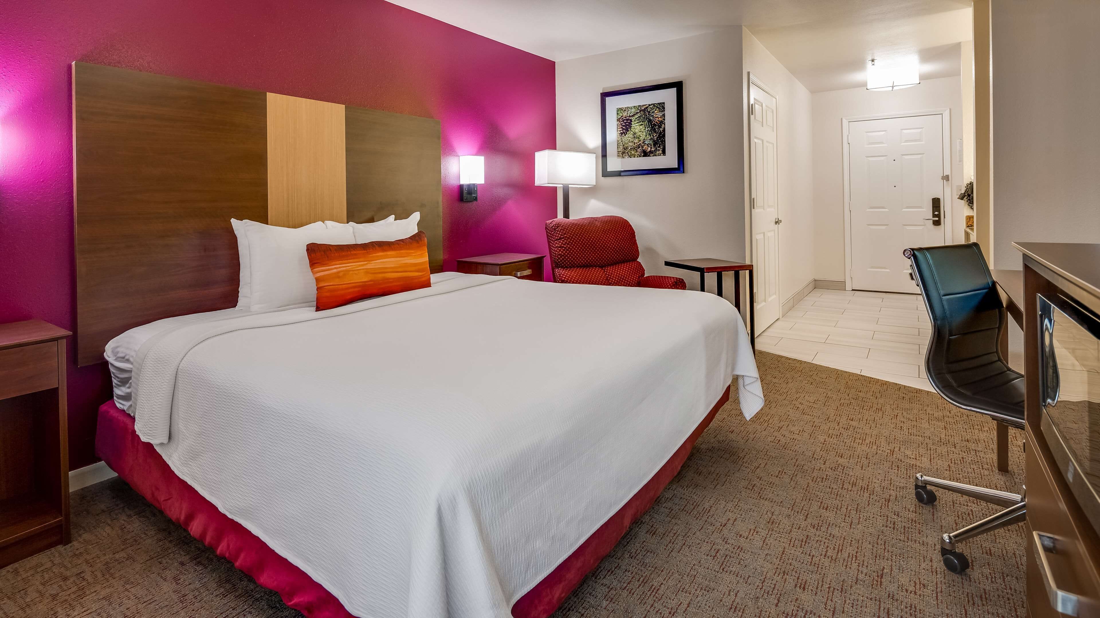 standard room, 1 king bed, accessible, non smoking (refrigerator & microwave) | in-room safe, desk, laptop workspace, iron/ironing board