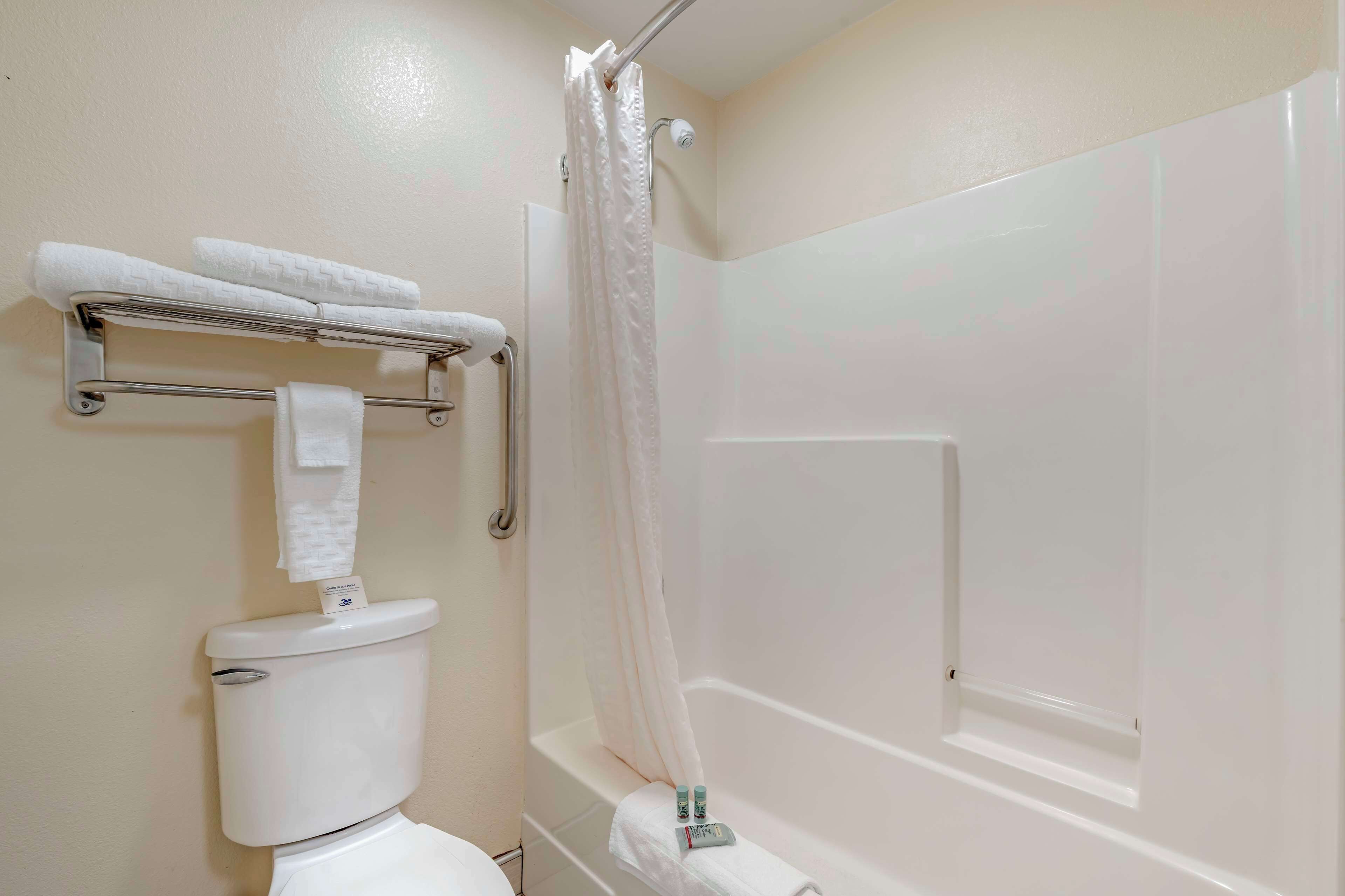 standard room, 1 king bed with sofa bed, non smoking, refrigerator & microwave (with sofabed) | bathroom | combined shower/bathtub, free toiletries, hair dryer, towels