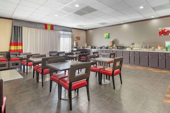Free buffet breakfast at Quality Inn & Suites Hardeeville - Savannah North