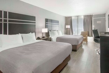 In-room safe, desk, iron/ironing board, free WiFi at Quality Inn & Suites Hardeeville - Savannah North