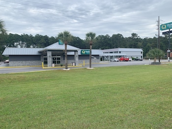 Hotel Exterior at Quality Inn & Suites Hardeeville - Savannah North