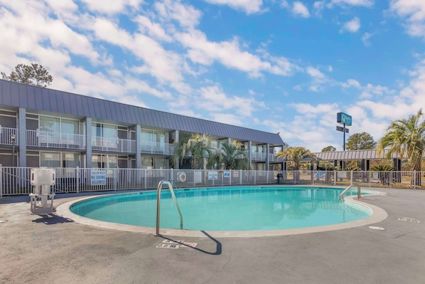 Outdoor pool, pool loungers