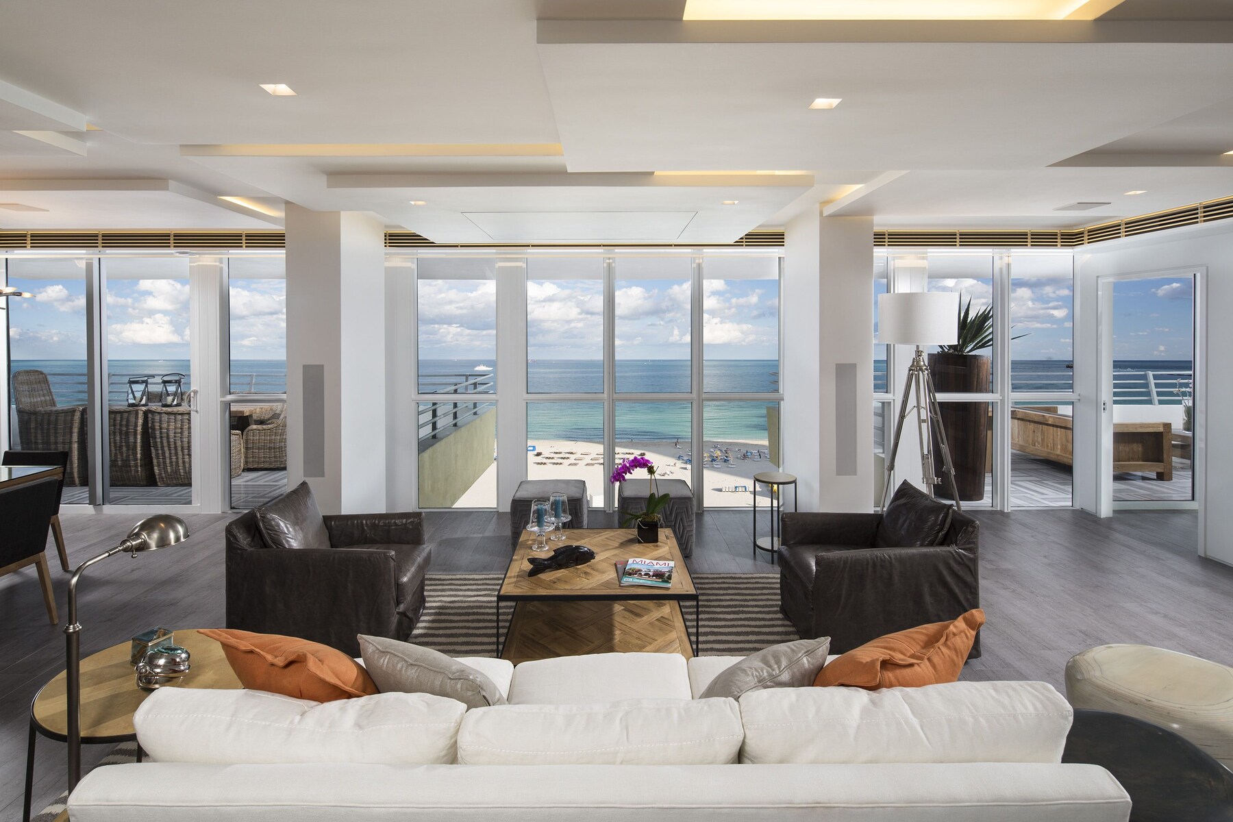 Presidential Suite, 2 Bedrooms, Oceanfront | Living room | 55-inch LCD TV with cable channels, TV, Netflix