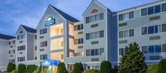 Days Inn & Suites by Wyndham Groton Near Casinos