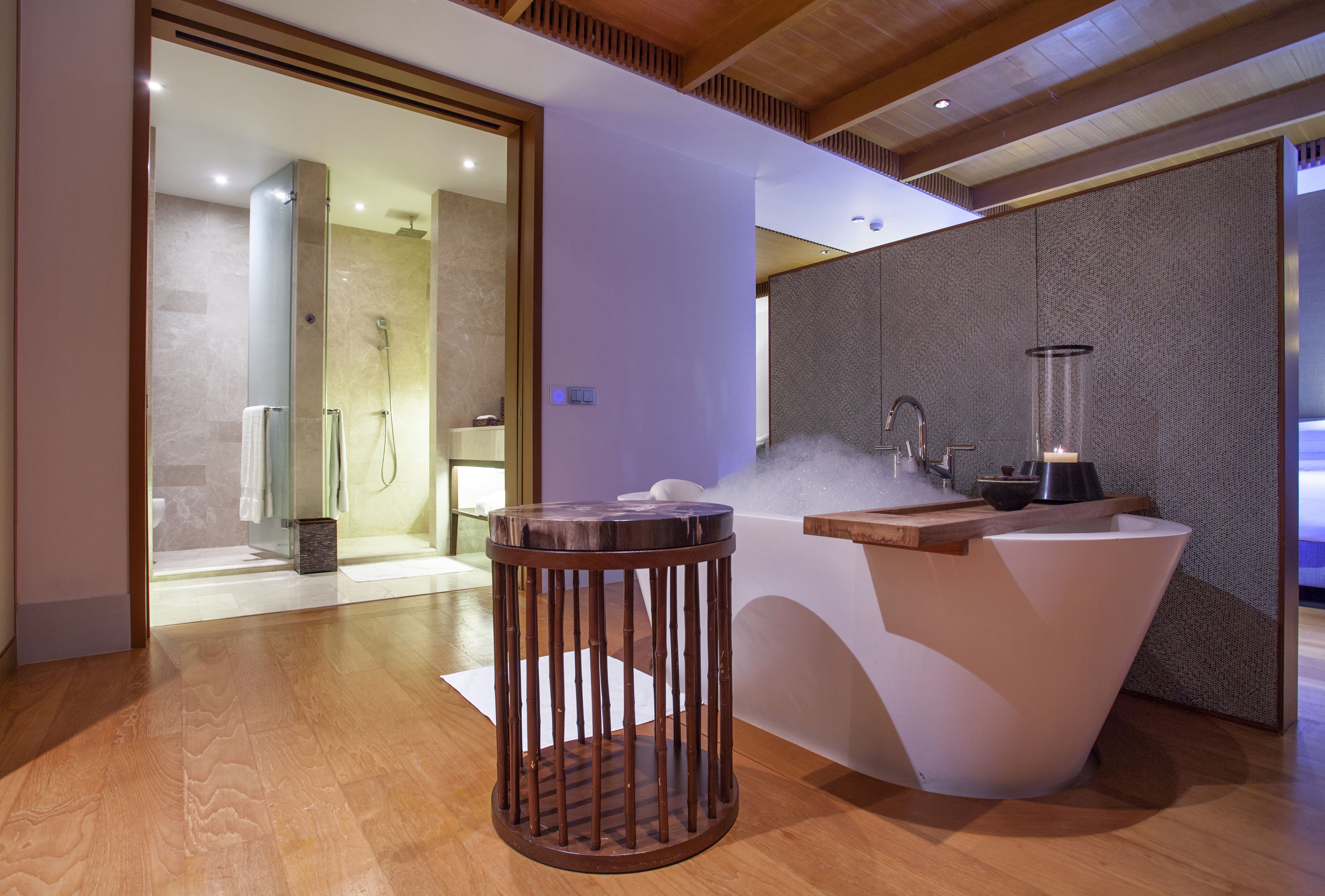 deep-soaking bathtub