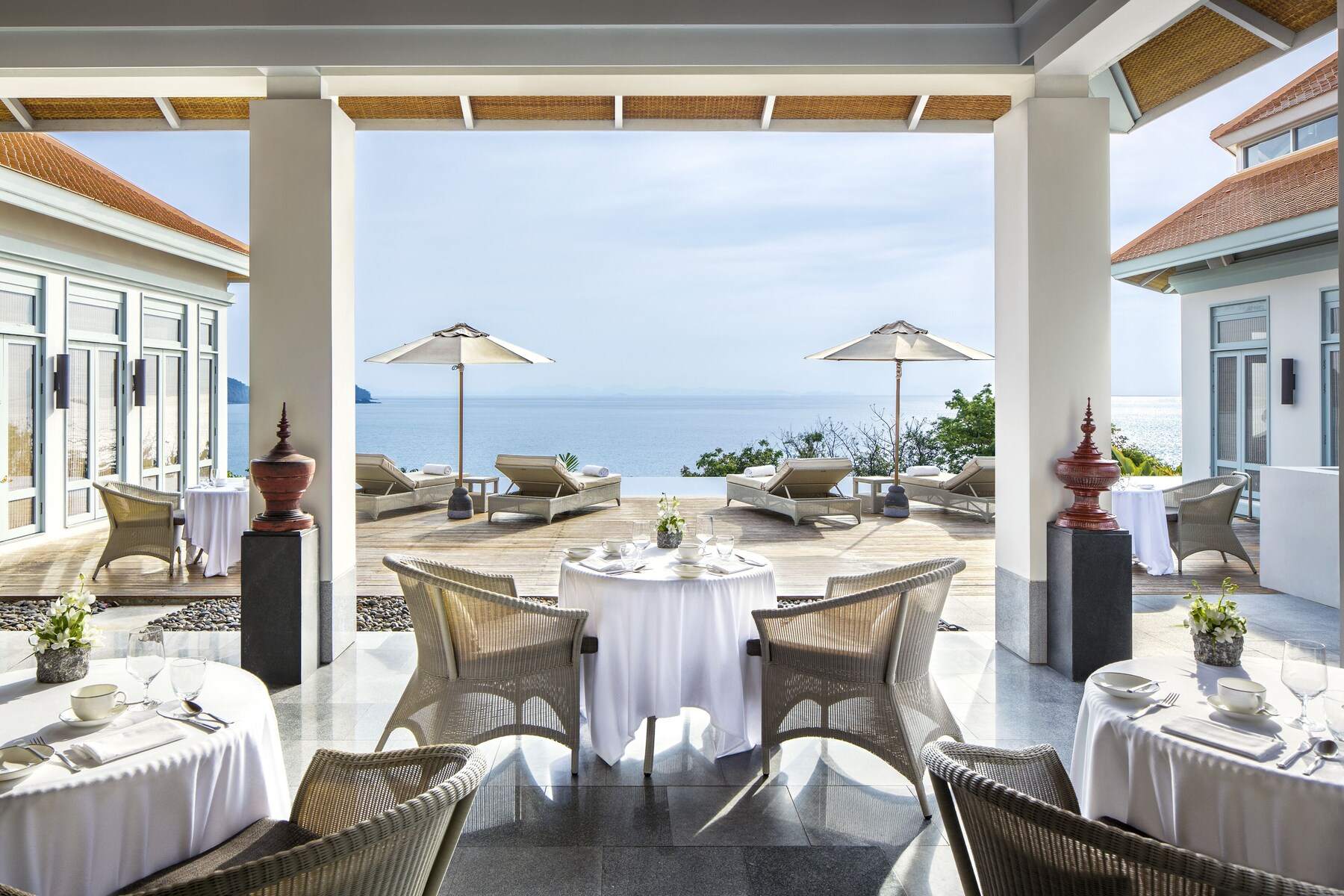Petit déjeuner, déjeuner et dîner servis sur place