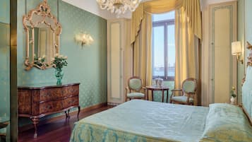 Premium bedding, pillowtop beds, minibar, in-room safe